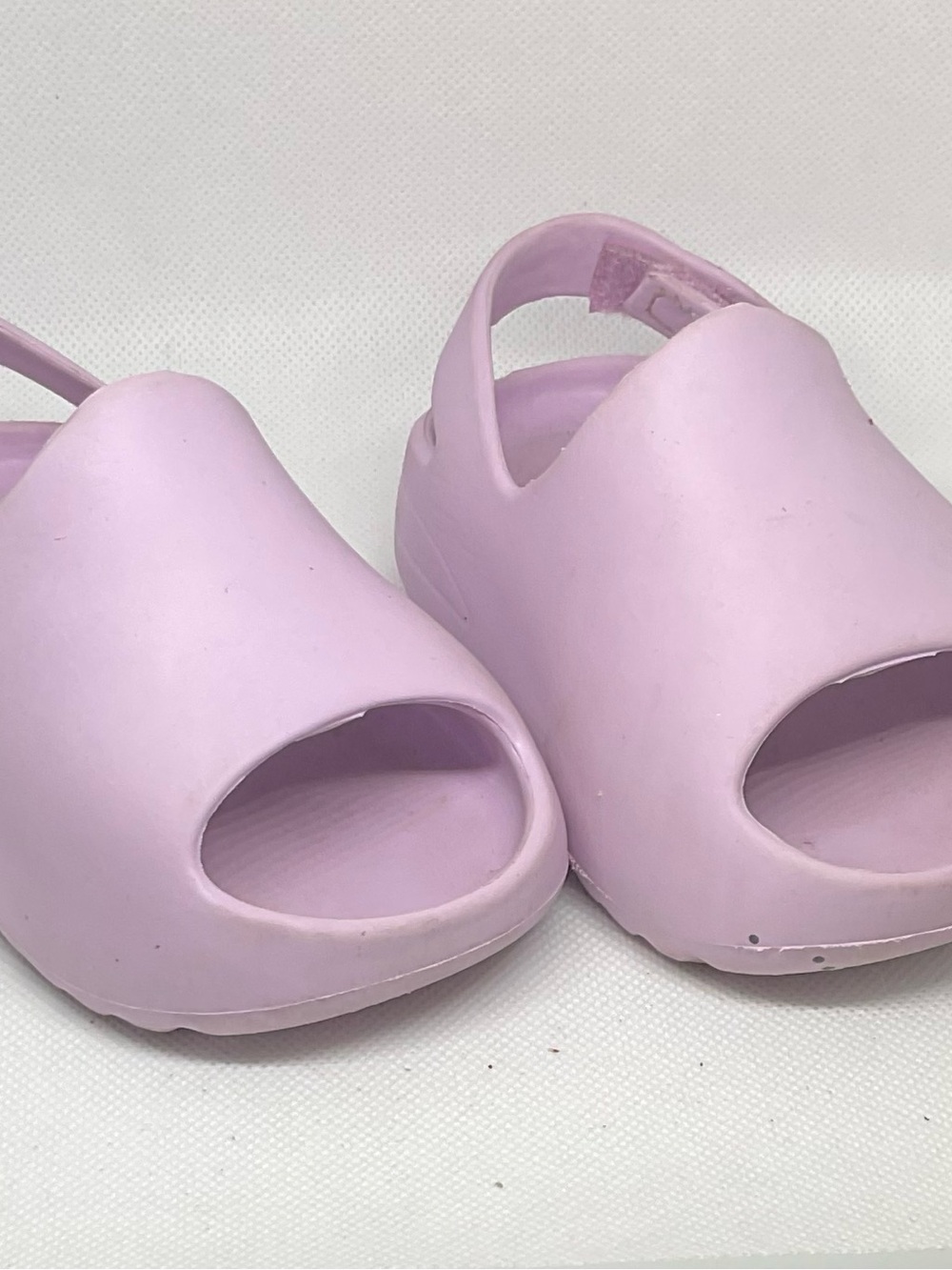 Yeezy toddler Open-Toe Slip-On Sandals in Light Lavender